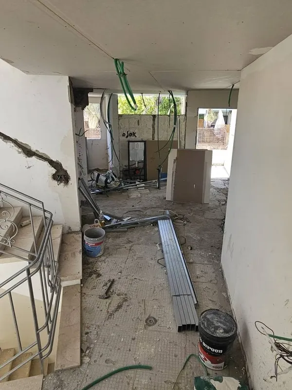 חלל פנימי אחרי הריסת הגמר, לפני תשתיות חדשות